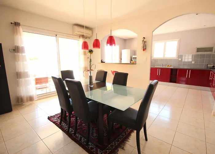 Superbe Climatisee Cloturee, Wifi, 3 Km De La Mer, 4 Belles Chambres, Piscine Privee Sur Les Hauteurs Du Village Lxtou21 * Portiragnes