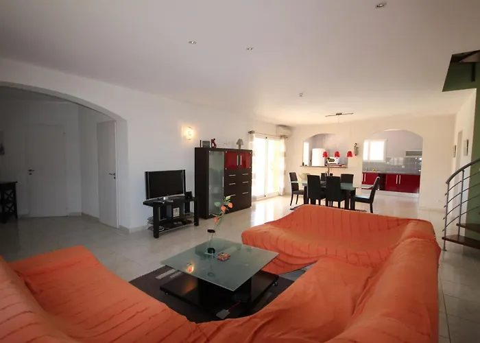Superbe Climatisee Cloturee, Wifi, 3 Km De La Mer, 4 Belles Chambres, Piscine Privee Sur Les Hauteurs Du Village Lxtou21 * Portiragnes