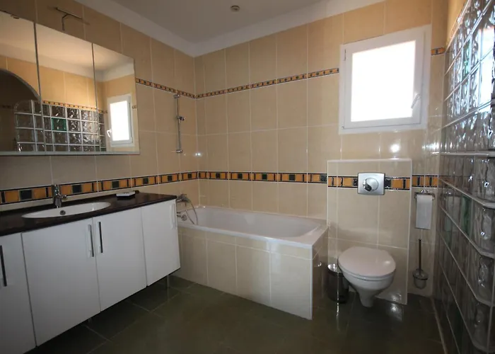 Villa Superbe Climatisee Cloturee, Wifi, 3 Km De La Mer, 4 Belles Chambres, Piscine Privee Sur Les Hauteurs Du Village Lxtou21 *