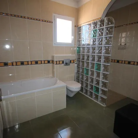 Superbe Climatisee Cloturee, Wifi, 3 Km De La Mer, 4 Belles Chambres, Piscine Privee Sur Les Hauteurs Du Village Lxtou21 *