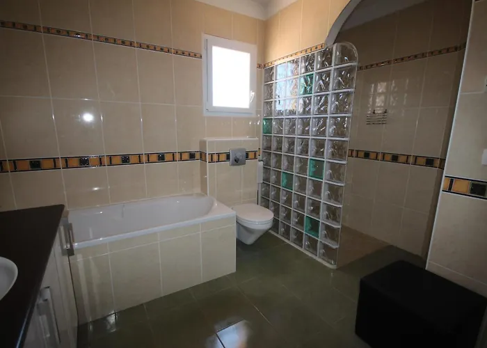 Superbe Climatisee Cloturee, Wifi, 3 Km De La Mer, 4 Belles Chambres, Piscine Privee Sur Les Hauteurs Du Village Lxtou21 *